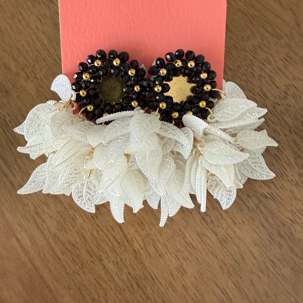 Divana Jewels Elegant Black and Gold Floral Earrings